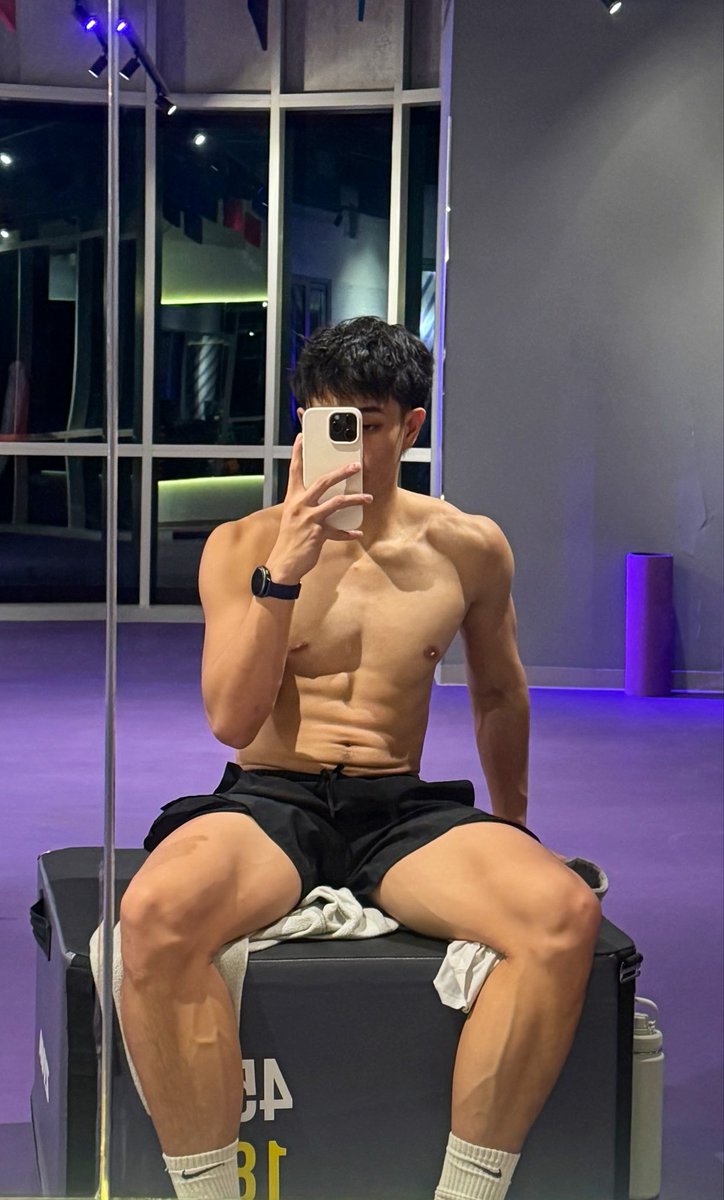 heaheadhoncho's tweet photo. i love my calves 🐮 https://t.co/Qhp37bT41J