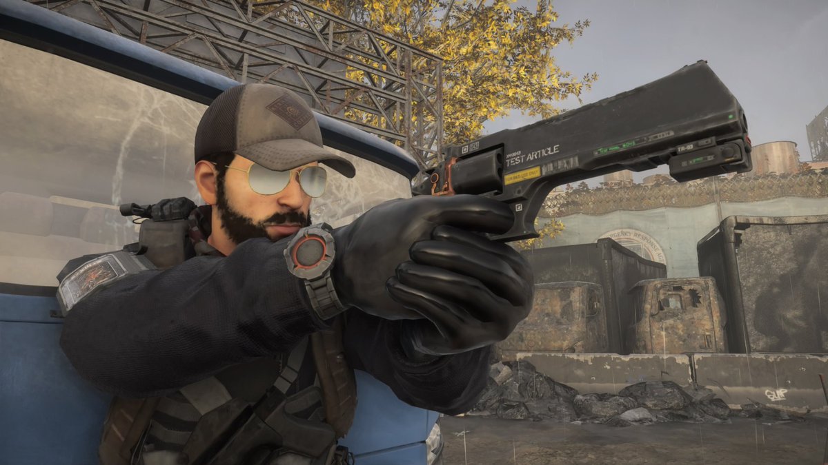 WhiteTusk01's tweet photo. The new Exotic pistol, the Whiplash.

@beastitachi, @Tekk33AnnaMain and myself ran the new Pentagon climax mission and picked up this shootin' iron. 

#WhiteTusk
#TeamLMB
#Pentagon
#WhiplashExoticPistol https://t.co/KoVq9J393C