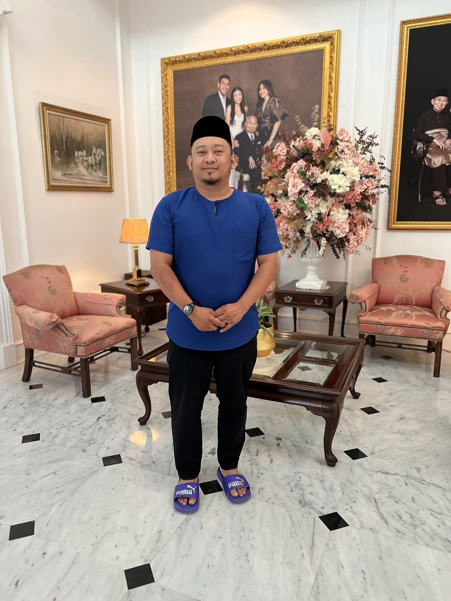 YMMiorAzlan's tweet photo. Selamat Hari Raya Aidiladha 1447H, pagi ni bersama Ayahda Yang Mulia Tan Sri Tengku Razaleigh Hamzah https://t.co/DVccNCpPEO