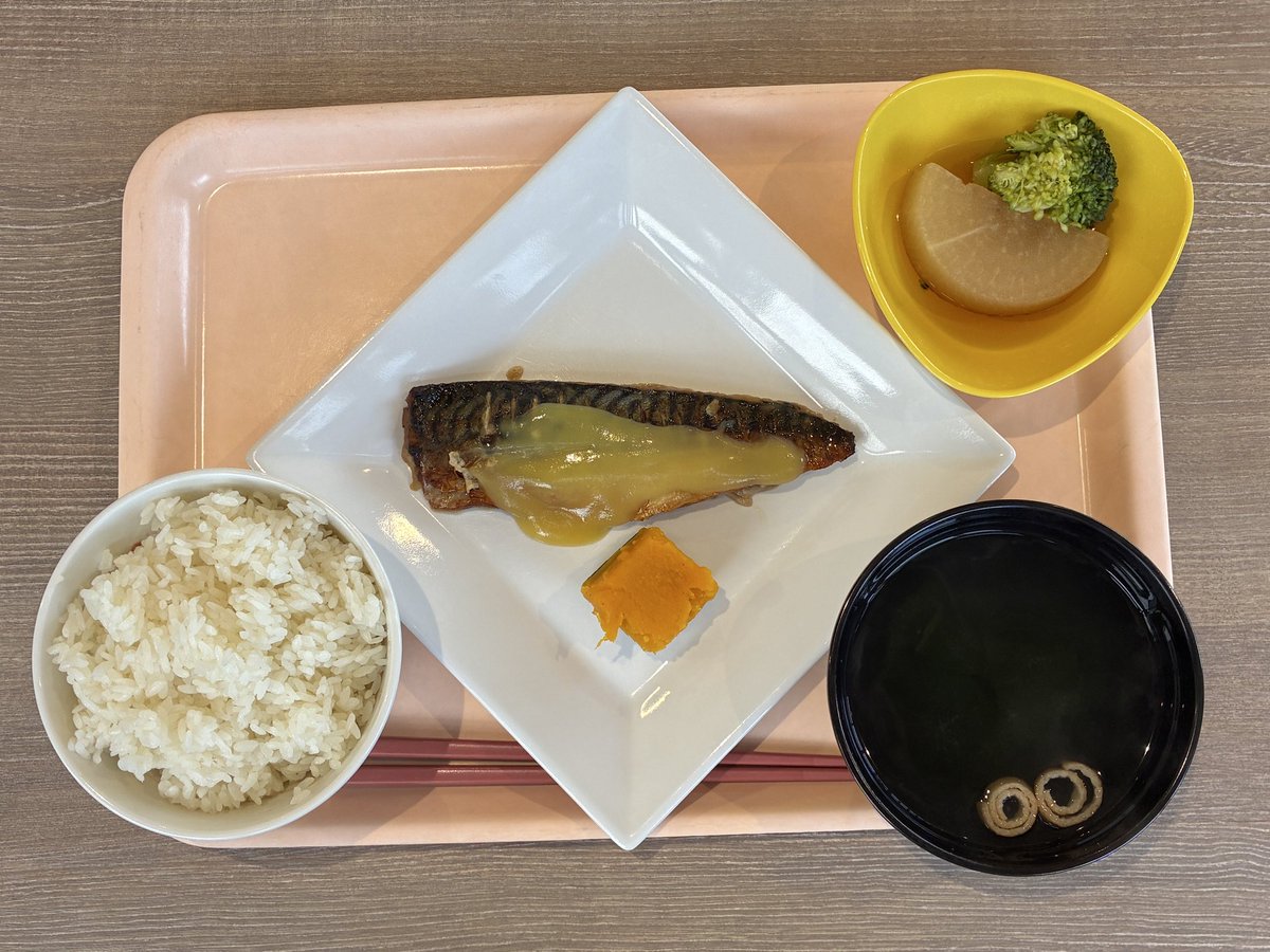 T_urasoe's tweet photo. 5月27日(水)今日の #サラメシ

⭐️鯖味噌焼き
⭐️大根の煮物
⭐️南瓜の煮物
⭐️清まし汁
⭐️ご飯

台風🌀が発生して今月末に接近予定です
対策はお早めに💨 https://t.co/lsuZUZ4yyI
