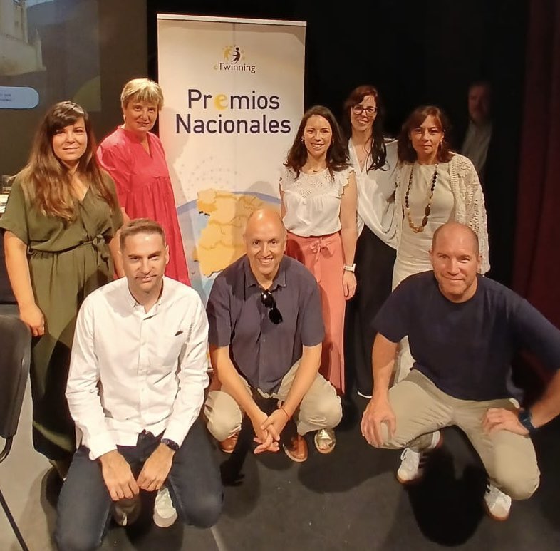 eTwinning_CyL's tweet photo. Ayer fue un día lleno de emociones y de grandes momentos en los Premiso Nacionales @eTwinning_es
Una oportunidad para hacer brillar todo el talento que hay en cada proyecto #eTwinning y el trabajo y esfuerzo que hay en las #eTwinningSchool.

Os dejamos un pequeño resumen gráfico. https://t.co/lwS4uPEvMc