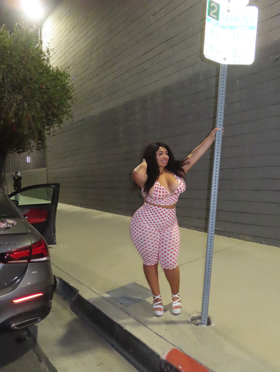 jenessapaniagua's tweet photo. Heard ya like em thick https://t.co/uqdalyxSwM