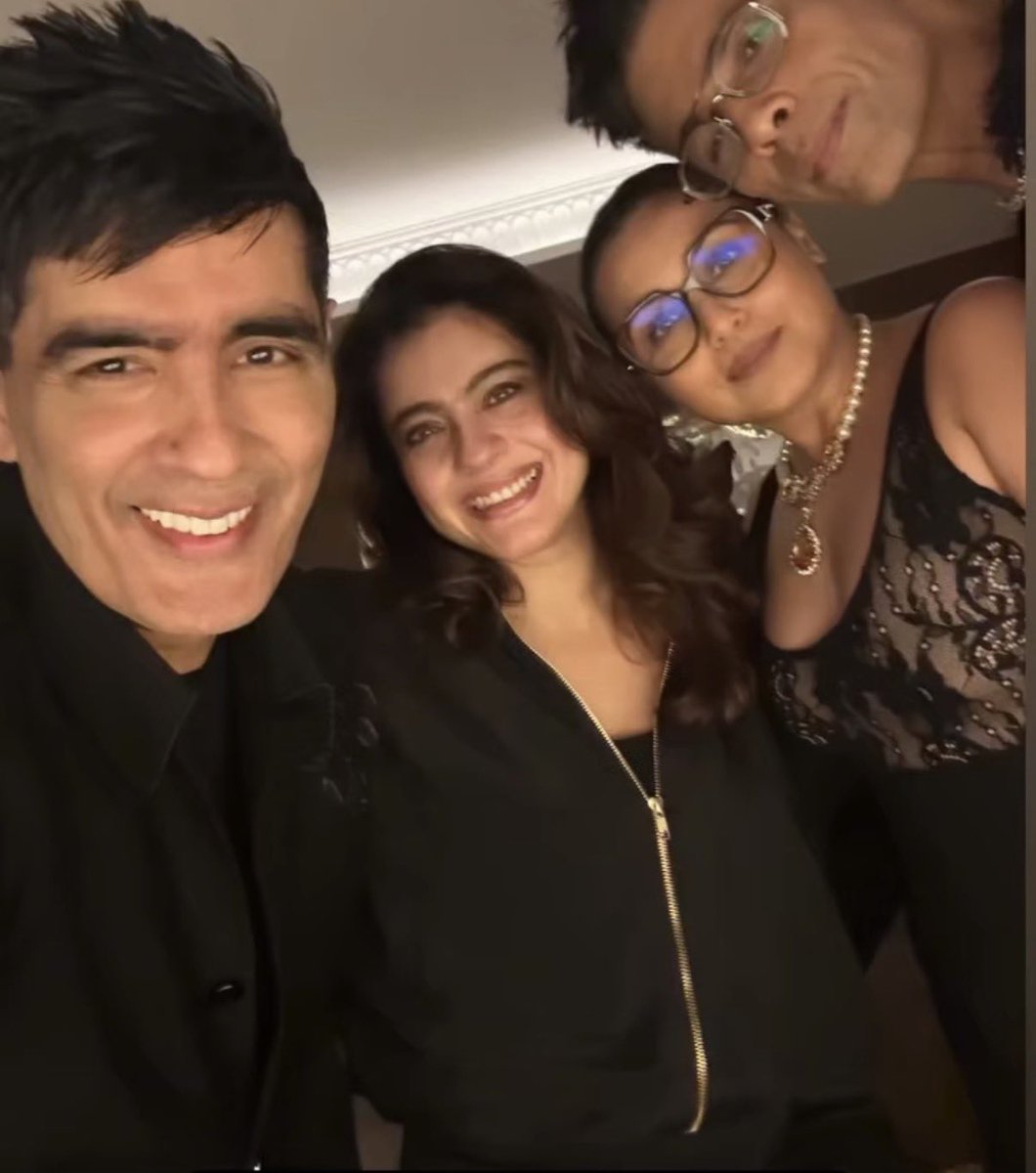 TheClimaxIndia's tweet photo. Sneak Peak Into #KaranJohar ‘s birthday bash 

#SidharthMalhotra #KiaraAdvani https://t.co/qVUwQMc93X