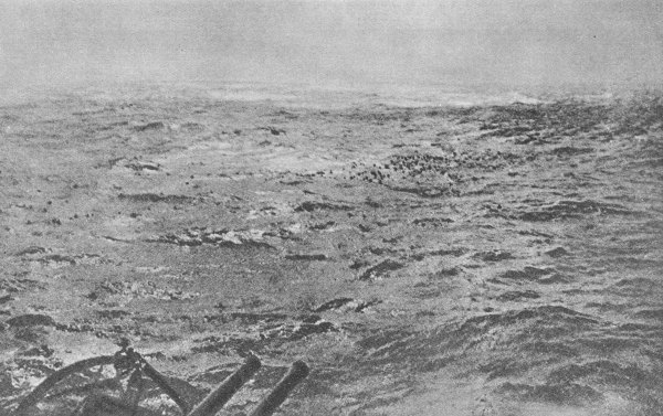 HiddenHistoryYT's tweet photo. Hundreds of German sailors trying to reach the cruiser Dorsetshire after the sinking of the Bismarck. Photo: Keystone. https://t.co/b7xMrSGEJP