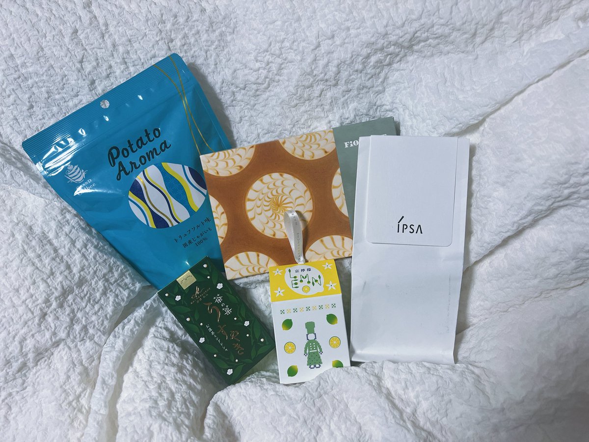 ______sik's tweet photo. たたた誕生日お祝いしていただきましたッ

初めましてのお菓子たちと
スキンケア😢💞ありがとうございます！

食べるの楽しみだ〜🫨💞🫶🏻
#ドウトク2026 終わったら
少しずつ楽しみたいと思います🤟🏻ｶﾝｼｬｯ https://t.co/TGaTDcuL9x