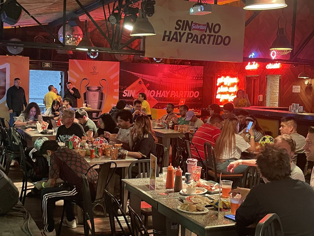 jiaru_mx's tweet photo. Hola @Papas_Sabritas tendrán alguna Watch party este sábado para la final de la champions? Sus eventos son los mejores, he podido estar en 2024 y 2025 #SinSabritasNoHayPartido #ChampionsLeague https://t.co/DTrLqG4neI