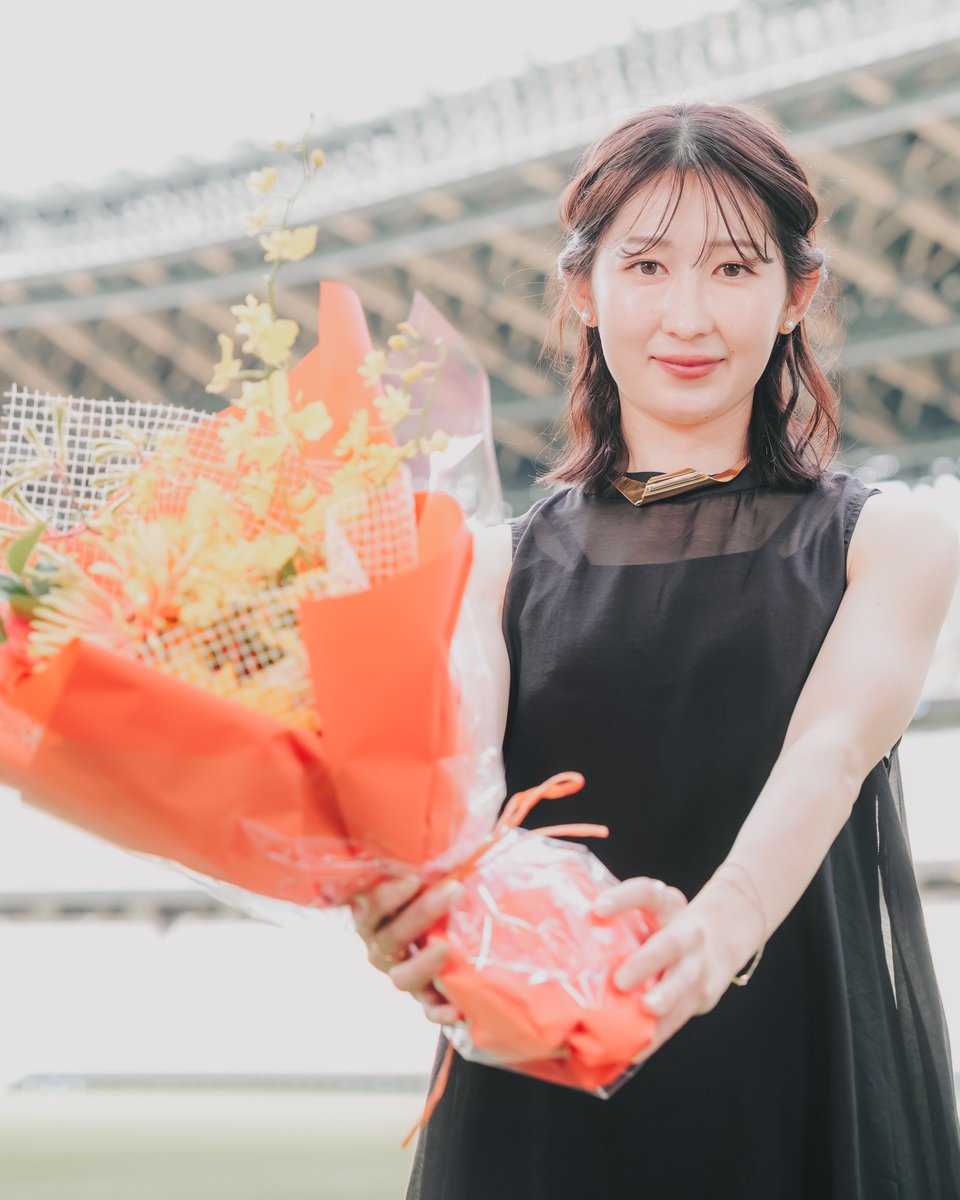 sanfrecceREGINA's tweet photo. 𝐖𝐄 𝐋𝐄𝐀𝐆𝐔𝐄 𝐀𝐖𝐀𝐑𝐃𝐒📸

ブラックコーデに映える
エレガントな輝き🖤✨

#中嶋淑乃 #WEリーグアウォーズ
#サンフレッチェ広島レジーナ https://t.co/qIccQPfSsF