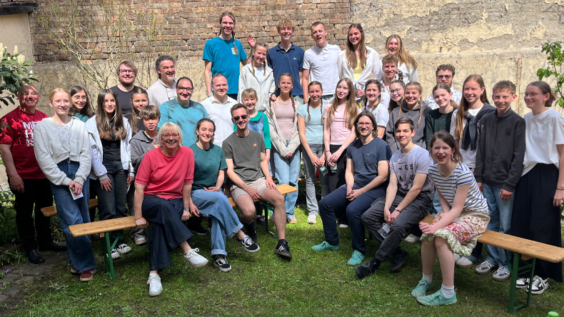 emkde's tweet photo. Zweites Jugend-Musik-Camp der EmK in Halle
Vier Tage Musik, Gemeinschaft und ganz viel Begeisterung: Anfang Mai trafen sich in Halle 35 junge Menschen zum zweiten Jugend-Musik-Camp von EmK-Musik.
https://t.co/krgW4iGaH7
#EmK #Methodisten #EmKMusik https://t.co/i2vBwYrmUg