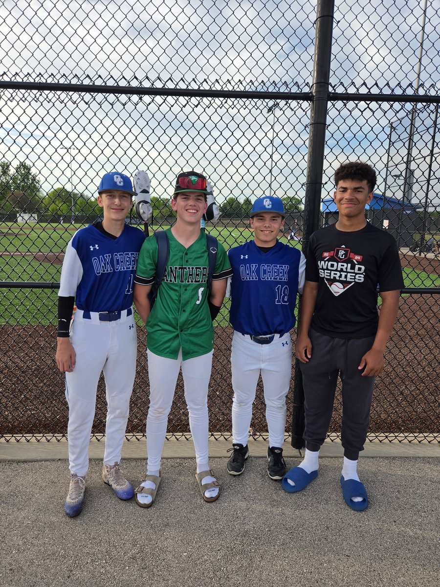 cdubb10711's tweet photo. Couple of @hittersbaseba11 kids hanging out after Oak Creek vs Greendale! #TJHoller #MatthewNolan #JakeBarth #ChrisWorrellJr https://t.co/9HOfTRU565