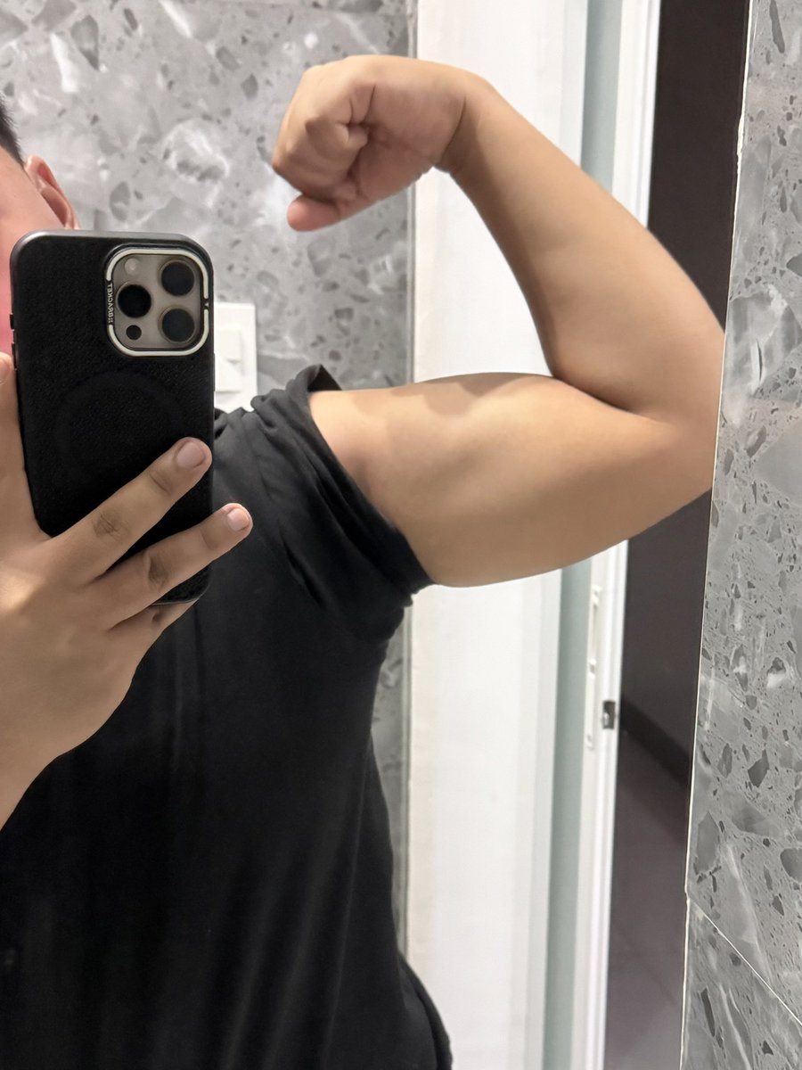 lexG9804's tweet photo. Progress is progressing. One month down. A lifetime of gains to go. 🏋️‍♂️🔥 https://t.co/jrDp5JhG8p