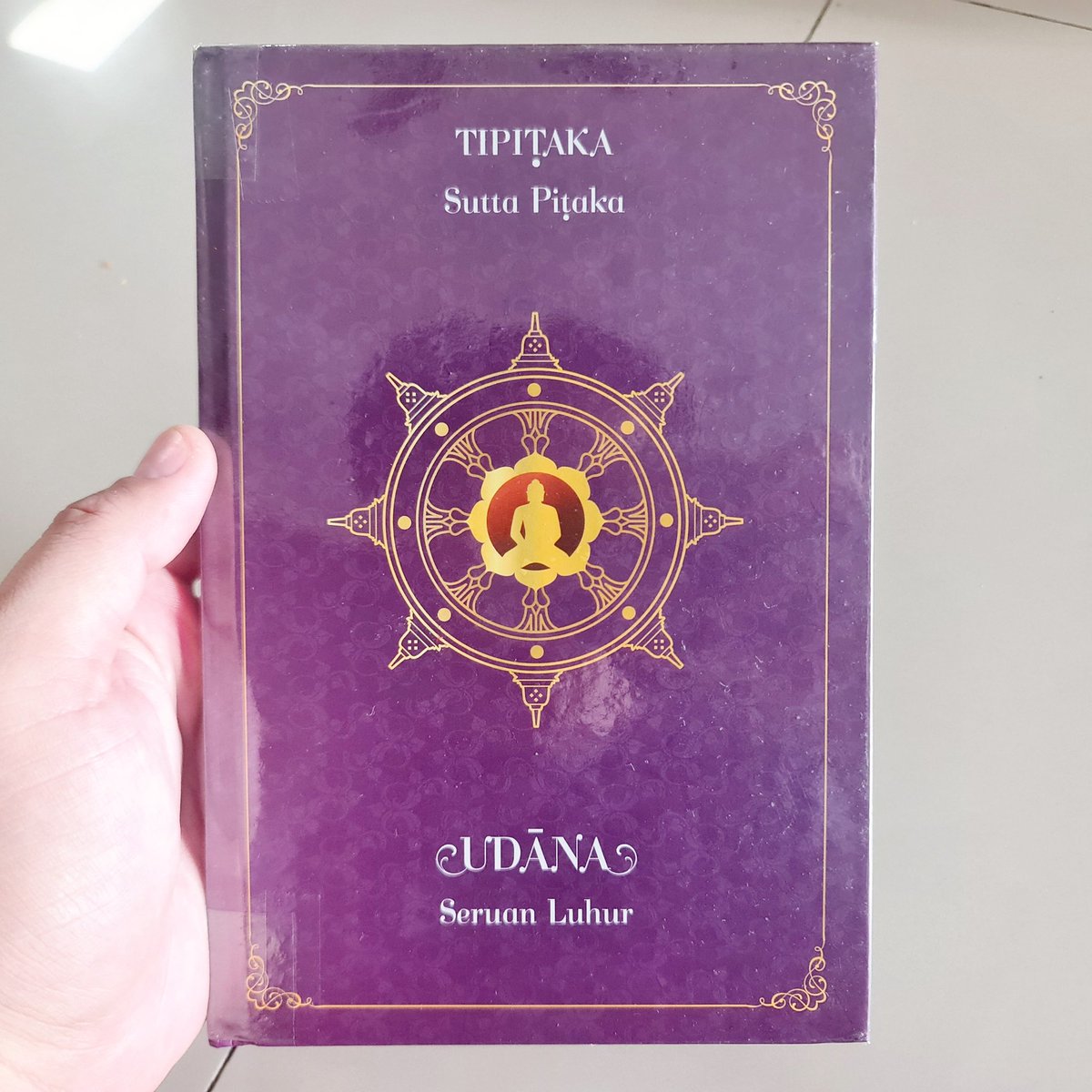 opiloph's tweet photo. Konsep Ketuhanan dalam agama Buddha tertuang dalam Udana 8.3, "Atthi Ajatam Abhutam Akatam Asamkhatam", yang berarti "Sesuatu Yang Tidak Dilahirkan, Dijelmakan, Diciptakan; Yang Mutlak". Keberadaan-Nya, dalam tafsir saya yang bodoh ini, justru menjadi jalan menuju kepadaman". https://t.co/NIrDArZ8H1