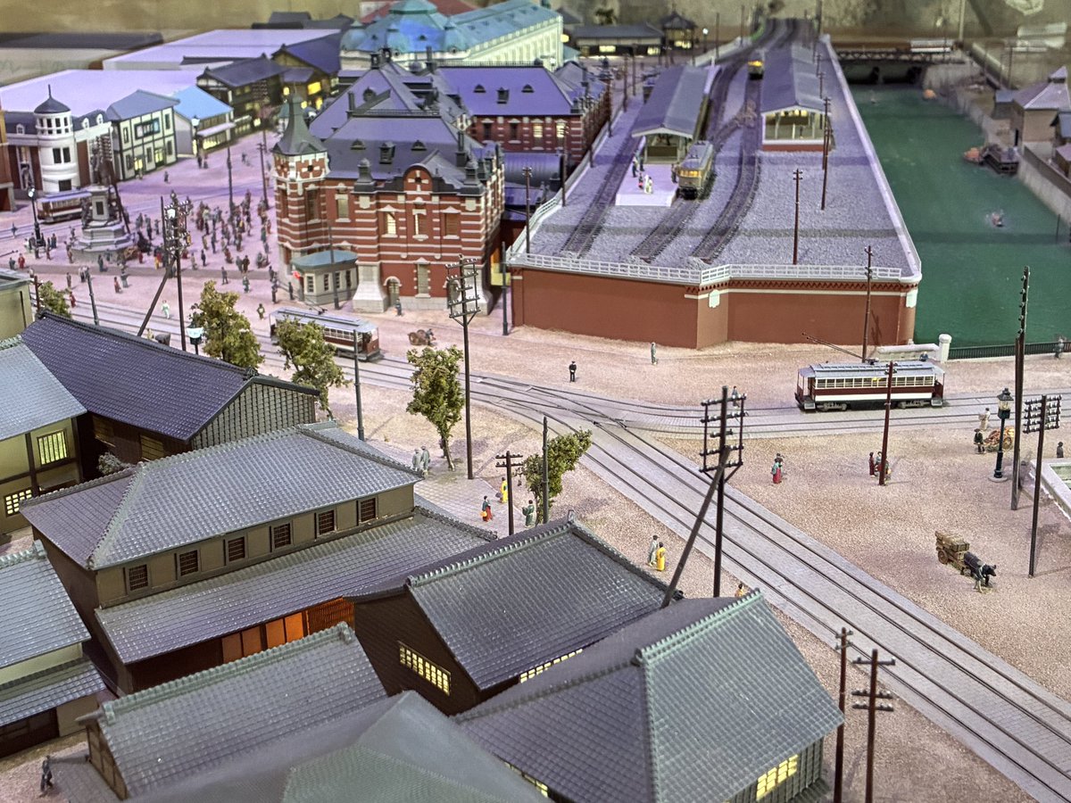 TrainTetsujiro's tweet photo. 久しぶりに万世橋旧交通博物館の施設に。
甲武鉄道開業時の始発駅万世橋のジオラマです。歴代の車両もNゲージで再現。
最近ジオラマを手掛けて、このような作品がとても参考になります。 https://t.co/asejhsHAgo
