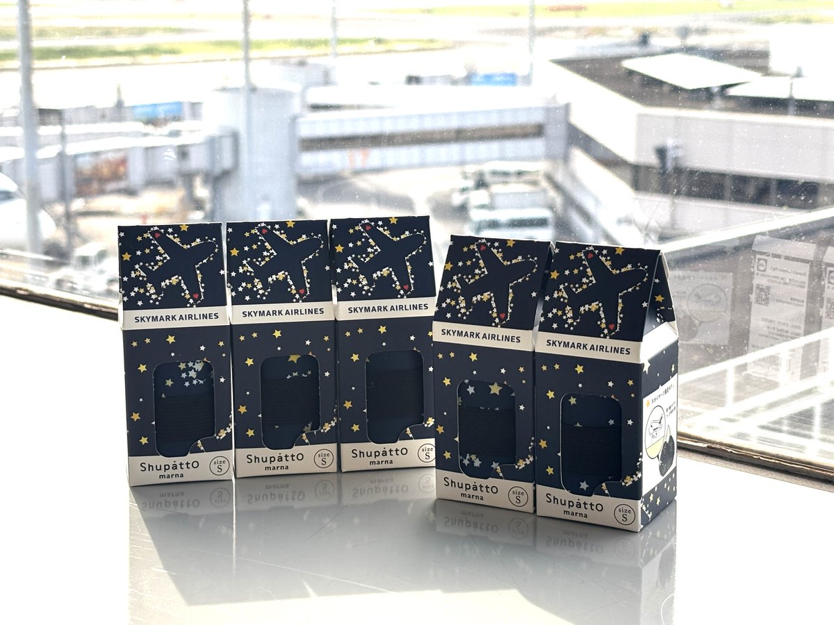 SkymarkJ's tweet photo. 📢ついに再販！！
お待たせいたしました！
「スカイマークオリジナル Shupatto コンパクトバッグ S」が、お客様からのご要望にお応えし、6月1日より機内販売に再び登場！
スカイマークの機内でしか手に入らない特別なアイテムです✈⭐
ご搭乗の際にはぜひチェックしてください💁 https://t.co/X1XJE6GaQk