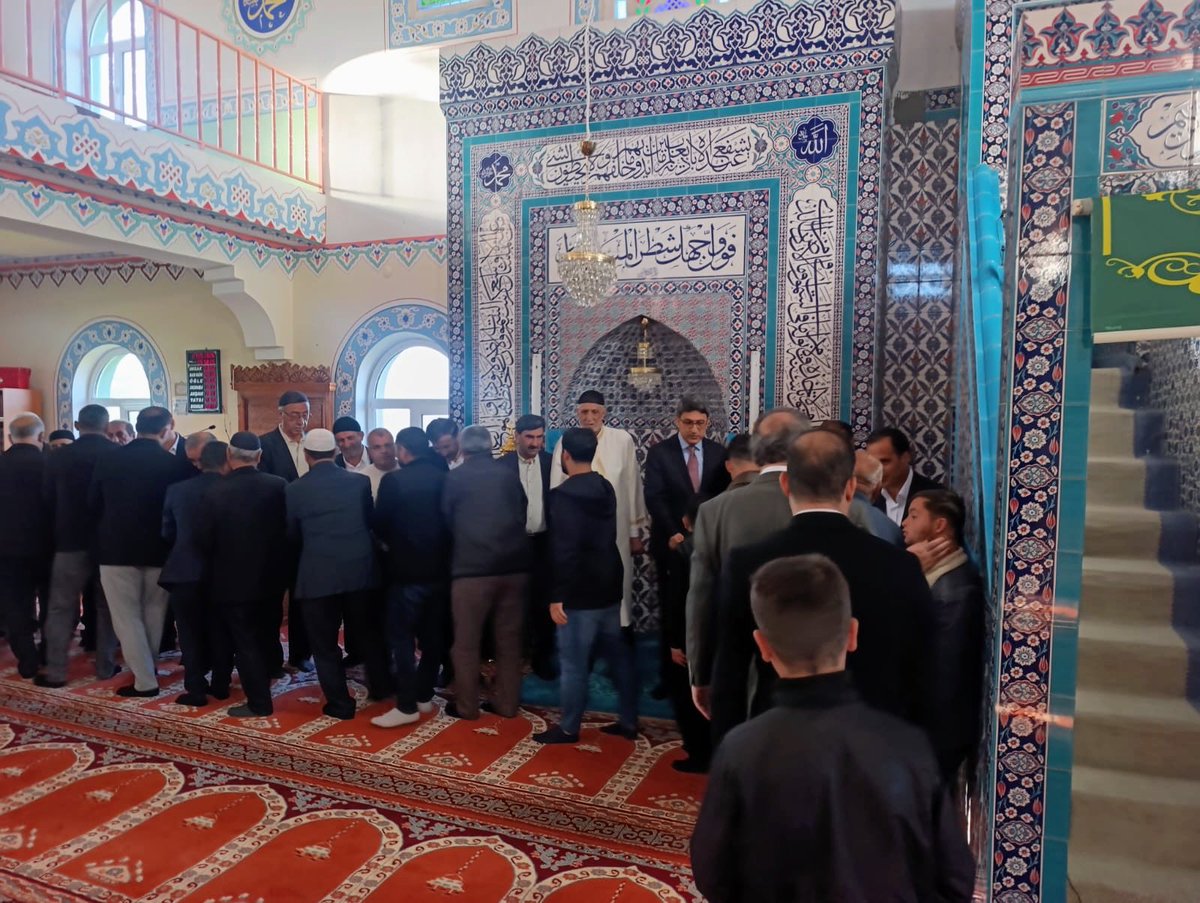 Korkutata_Zeki's tweet photo. 📍Göltepesi (Çan)

Bayram namazını baba ocağımızda, kıymetli köylülerimizle birlikte eda ettik.

Genç kardeşlerimizden büyüklerimize köylülerimizle bayramlaştık.

Rabbim birliğimizi ve beraberliğimizi daim eylesin.

#NiceBayramlara https://t.co/bMFR2qarwz