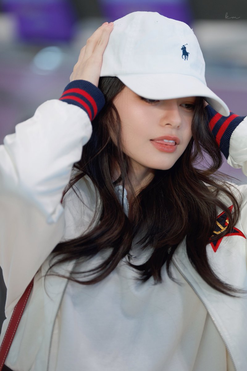 khunmaiii's tweet photo. ถอดหมวกใส่หมวกก็ยังหล่อ เอาดิ้

REBECCA FLY TO BEIJING
#RalphLaurenTH
#PoloRalphLaurenTH 
#beckysangels #BeckyArmstrong https://t.co/uxaCqdoGgY