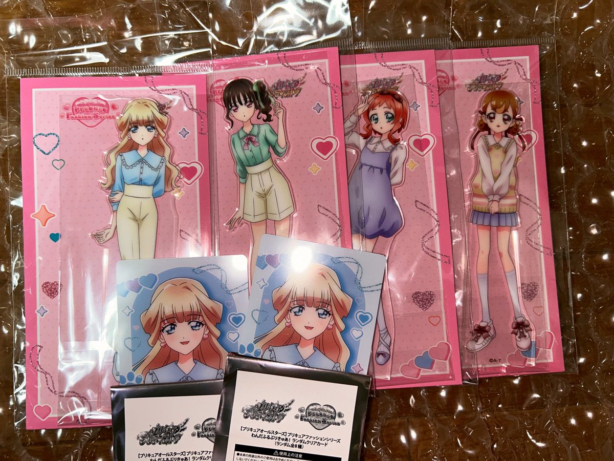 ES4039781's tweet photo. ファッションシリーズ届いた- ̗̀📦 ̖́-
2枚しか買ってないのにかぶることある？т_тこむぎ〜😭 https://t.co/kLky33g0Gi