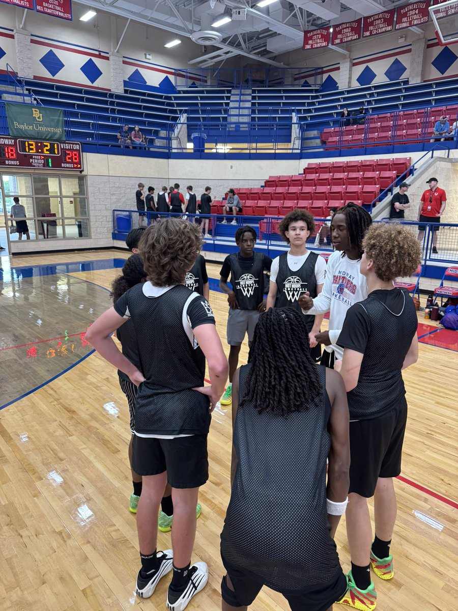 midway_hoops's tweet photo. Great start to Hot Hoops tonight our freshmen and JV teams! Ⓜ️🏀⬆️ https://t.co/TvpkqSc0yJ