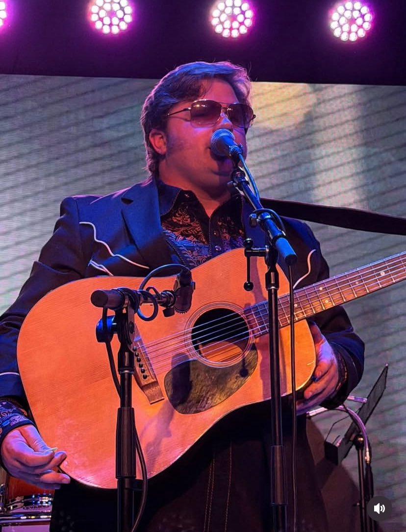 CobyGreerLive's tweet photo. Martin Guitars and Pearl Snaps 🤘 @MartinGuitar https://t.co/nNcMnZhYwK