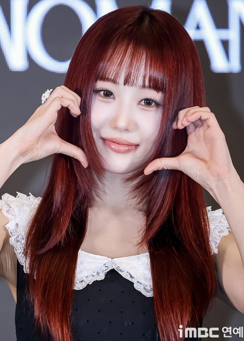 imbcenews's tweet photo. [포토] 하트오브우먼 리리, 하트 오브 하트
#리리 #하트오브우먼 #데뷔앨범 #HeartByte #데뷔쇼케이스_260527 [iMBC연예]

하트오브우먼(HEART OF WOMAN) 리리가 27일 오후 서울 더 리버사이드호텔에서 열린 하트오브우먼 데뷔 앨범 'Heart Byte : LEGACY' 발매 기념 기자간담회에 참석해 포즈를 취하고 있다.

🔗https://t.co/jSvAGQNdqo