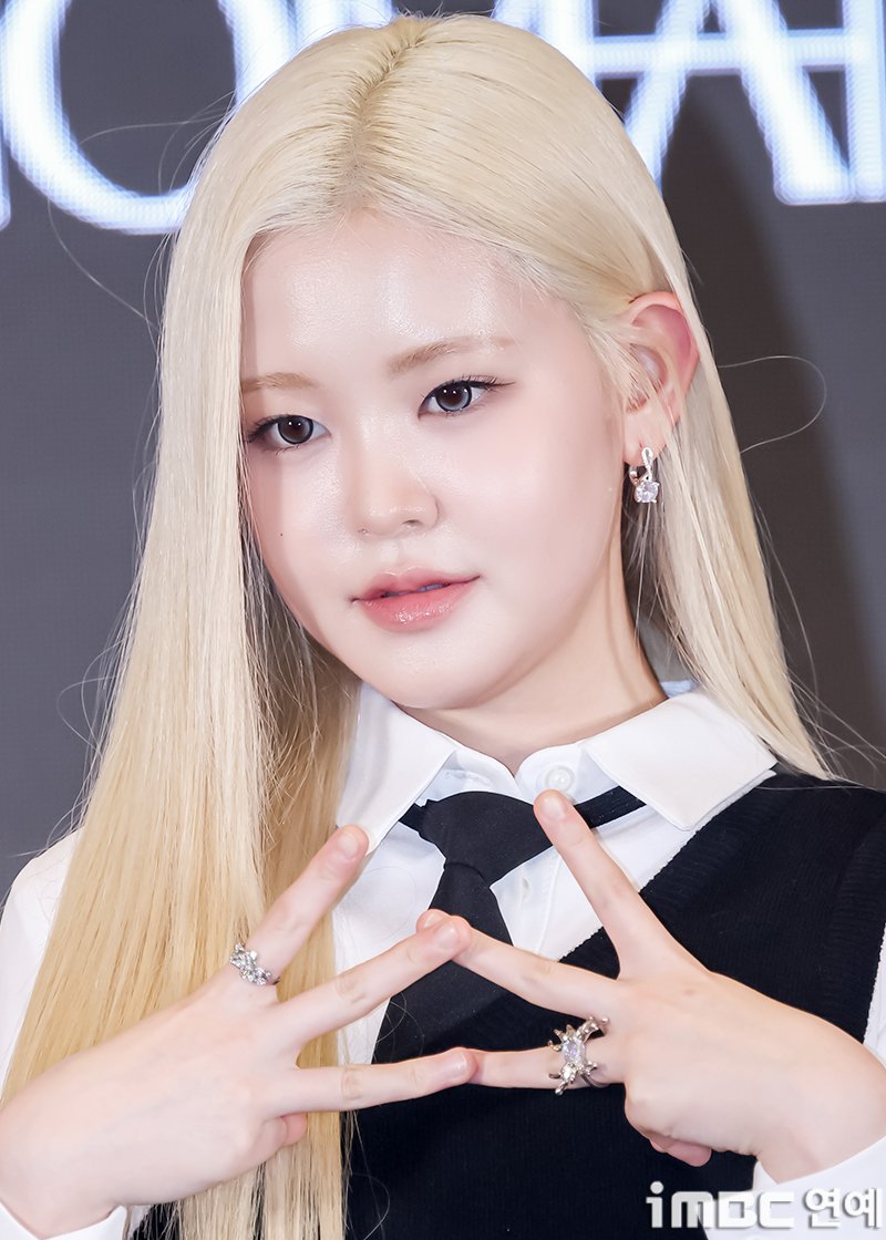 imbcenews's tweet photo. [포토] 하트오브우먼 아인, 엘프 미모
#아인 #하트오브우먼 #데뷔앨범 #HeartByte #데뷔쇼케이스_260527 [iMBC연예]

하트오브우먼(HEART OF WOMAN) 아인이 27일 오후 서울 더 리버사이드호텔에서 열린 하트오브우먼 데뷔 앨범 'Heart Byte : LEGACY' 발매 기념 기자간담회에 참석해 포즈를 취하고 있다.

🔗https://t.co/Tl9MSKj38i