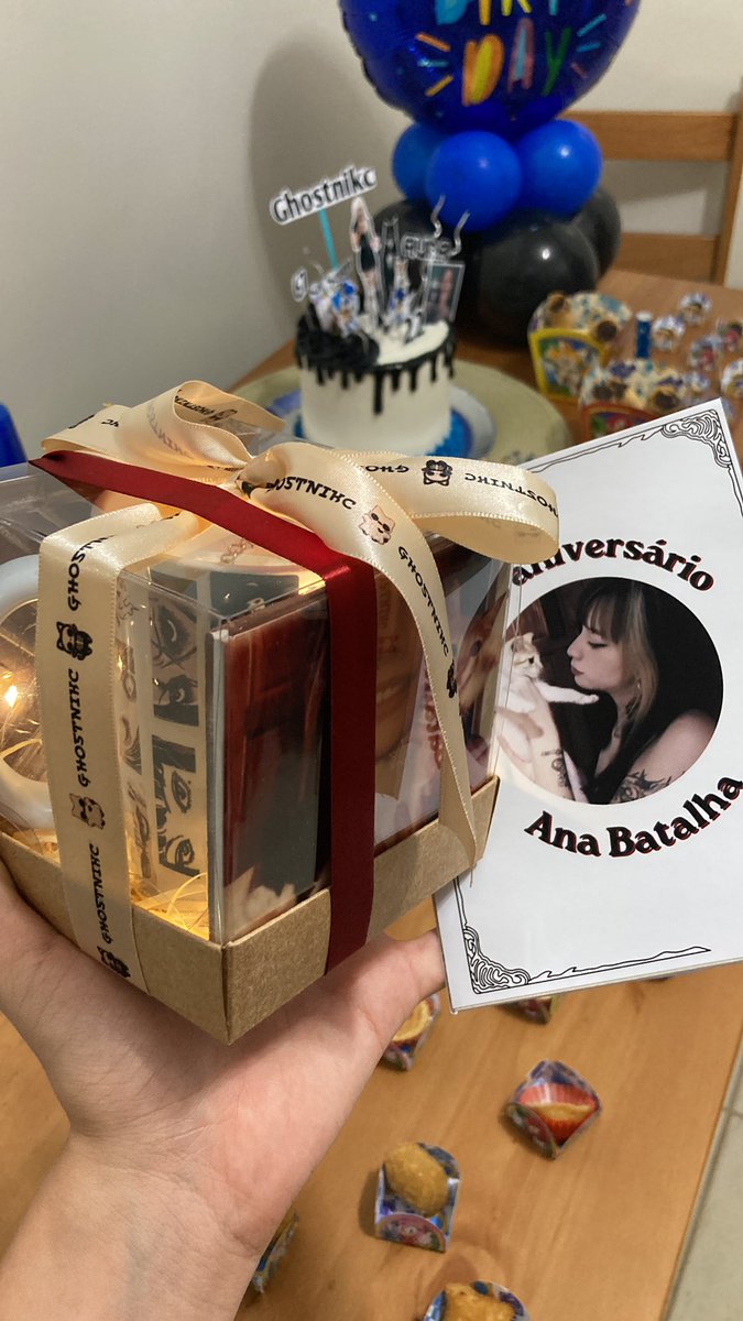 ghostnikc's tweet photo. Minha amiga fez o melhor aniversário e me deu o melhor presente de todos, te amo ket, você realmente é minha irmã de outra mãe https://t.co/vNg4DdYaE5