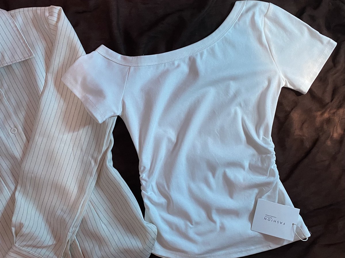 whileashie's tweet photo. WTS

off shoulder top size S (new) 50k
kemeja fitted essi size S 60k

dm for details https://t.co/JlgLAq53G0