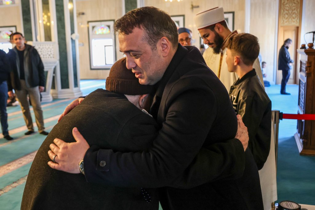 bilecikvaliligi's tweet photo. 📌Valimiz Sayın Faik Oktay Sözer, Kayıboyu Camii’nde kılınan bayram namazının ardından vatandaşlarımızla bayramlaştı.

@FaikSOZER https://t.co/0yVdPOThbH