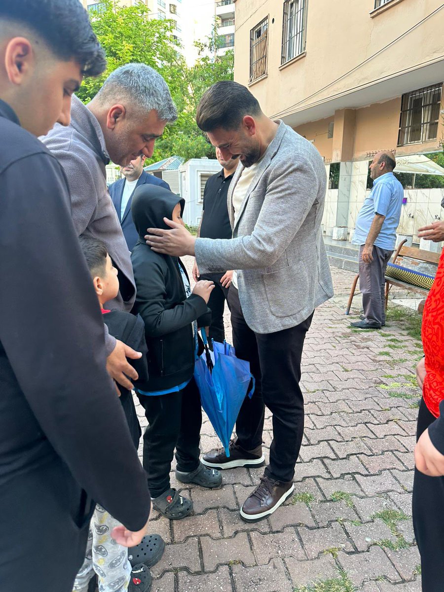 akincemal's tweet photo. 📍Çukurova

Bayramın manevi iklimini hep birlikte yaşadık… 

İl Başkanımız Sn. Tamer Dağlı ve kıymetli teşkilat mensuplarımızla birlikte Nur (Arif Zaloğlu) Camii’nde bayram namazımızı eda ederek hemşehrilerimizle bayramlaştık.

Birlik, beraberlik ve kardeşlik duygularının en güzel şekilde hissedildiği bu mübarek günde; Rabbim muhabbetimizi daim, bayramımızı hayırlara vesile eylesin.

Kurban Bayramımız mübarek olsun. 🇹🇷

@omerrcelik @abuyukgumus @Tamer_Dagli @KaramikSunay @abdullahdogru01 @farukaytek