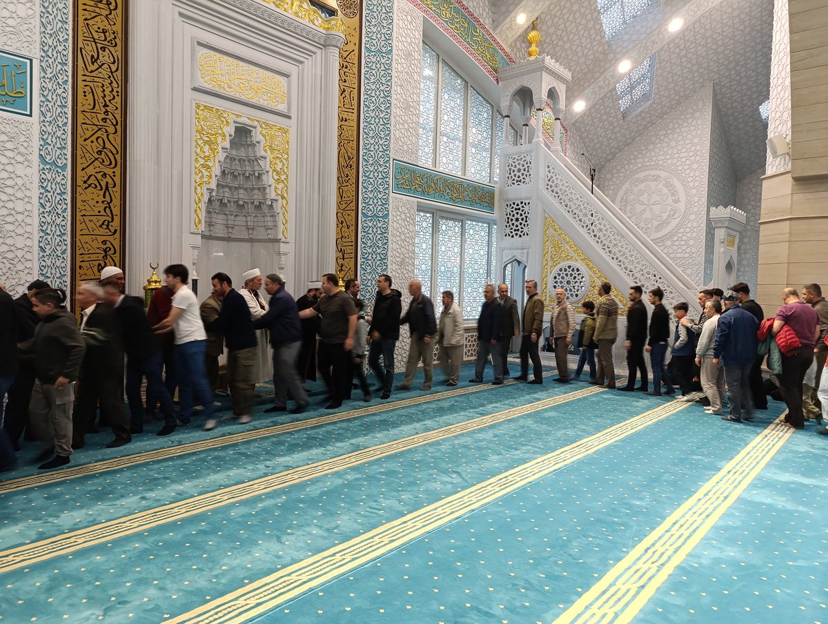 MamakKymkmligi's tweet photo. Kaymakamımız Mehmet Nebi Kaya, Kurban Bayramı vesilesiyle bayram namazını Yeni Mamak Merkez Camii’nde eda etti.

Namazın ardından hemşehrilerimizle bayramlaşarak, #KurbanBayramı'nı tebrik etti. https://t.co/KxFZYmnISi