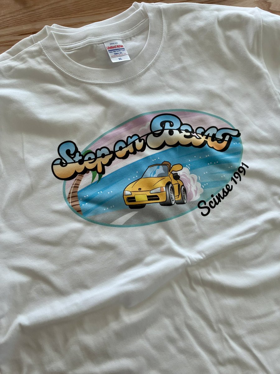 rakkuridesign's tweet photo. 今朝印刷屋さんから荷物届いた！
今年もフリマブースにて各種Tシャツとトートバッグを販売しますよ
アウ◯ランはMTBから販売開始😀

Tシャツ（淡色）→2500円
Tシャツ（濃色）→3000円
トートバッグ→2000円

皆様是非お立ち寄りください🙇

#MTBで会いましょう
#ホンダビート
#hondabeat 
#mtb2026 https://t.co/hkYDQ4jm4j