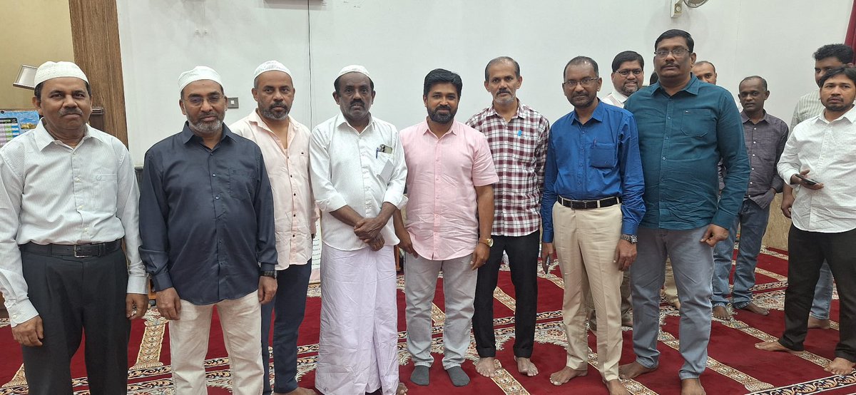razack's tweet photo. குவைத்தில் ஈத் பெருநாள் தொழுகையில் கோட்டகுப்பம் வாழ் மக்களின் சங்கமம்…

#eidmubarac https://t.co/vC80iq5k49