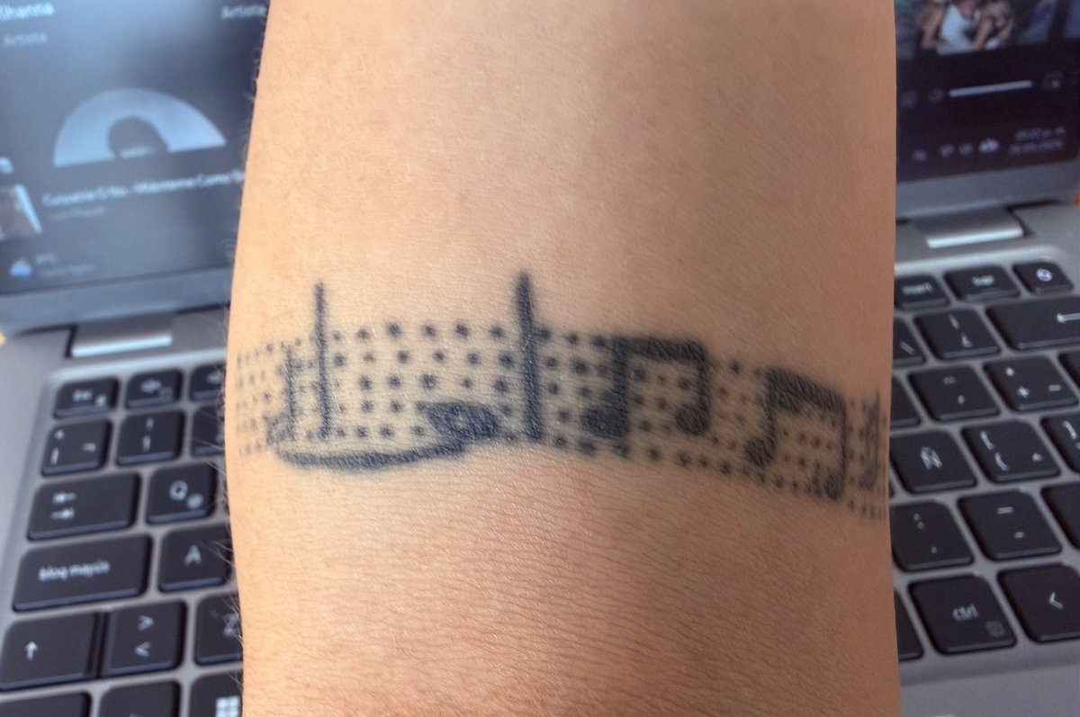 MayaAleman's tweet photo. Siempre te queda algo de las personas que pasaron por tu vida: cicatrices, heridas que a veces uno mismo mantiene abiertas, o recuerdos bonitos que terminan siendo tatuajes permanentes. Y aun así, hay historias que solo puedes mirar y pensar: fue bonito mientras duró ❤️‍🩹 https://t.co/JEzIxeWjM5