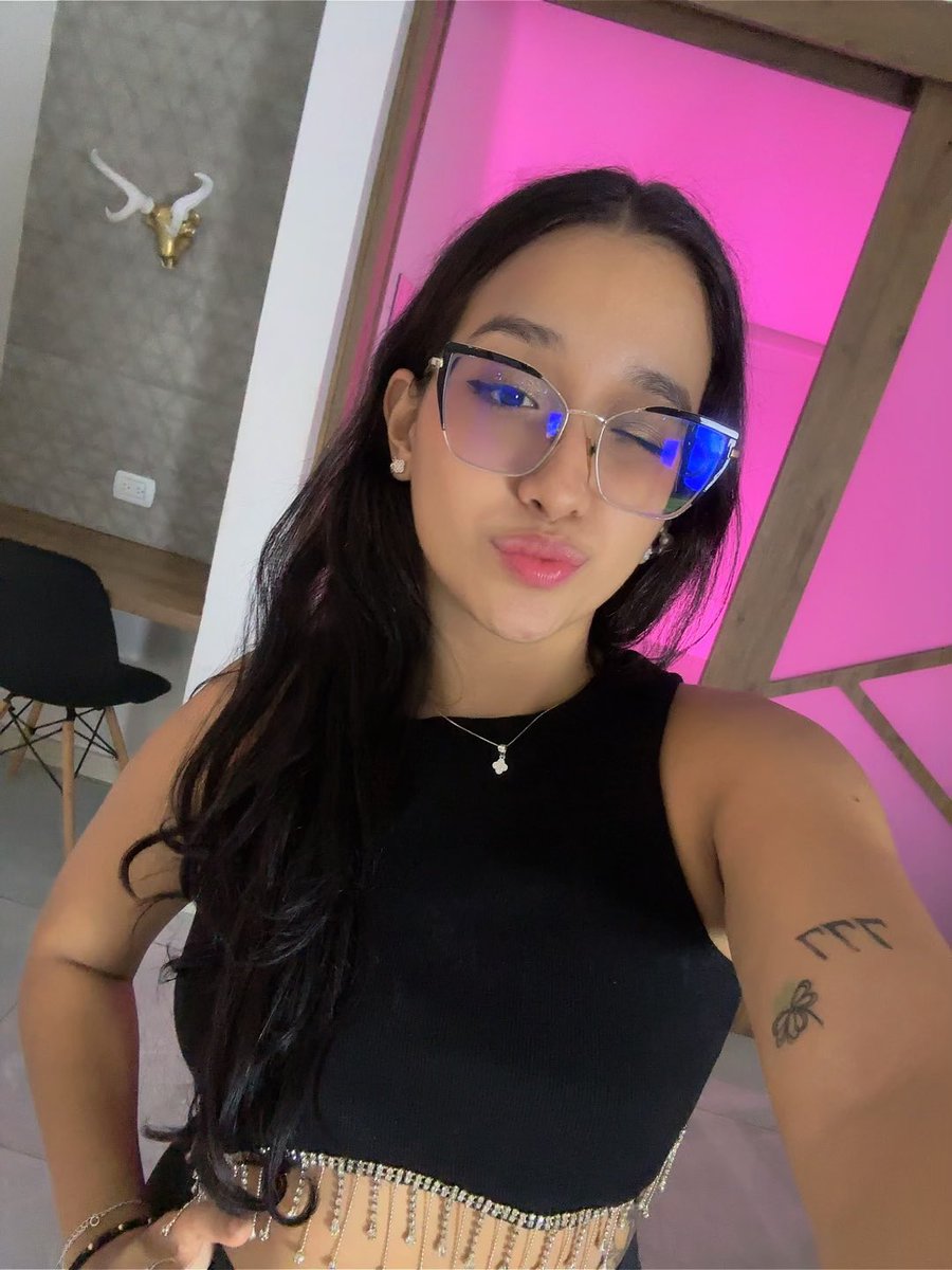 rosie💕 tweet media