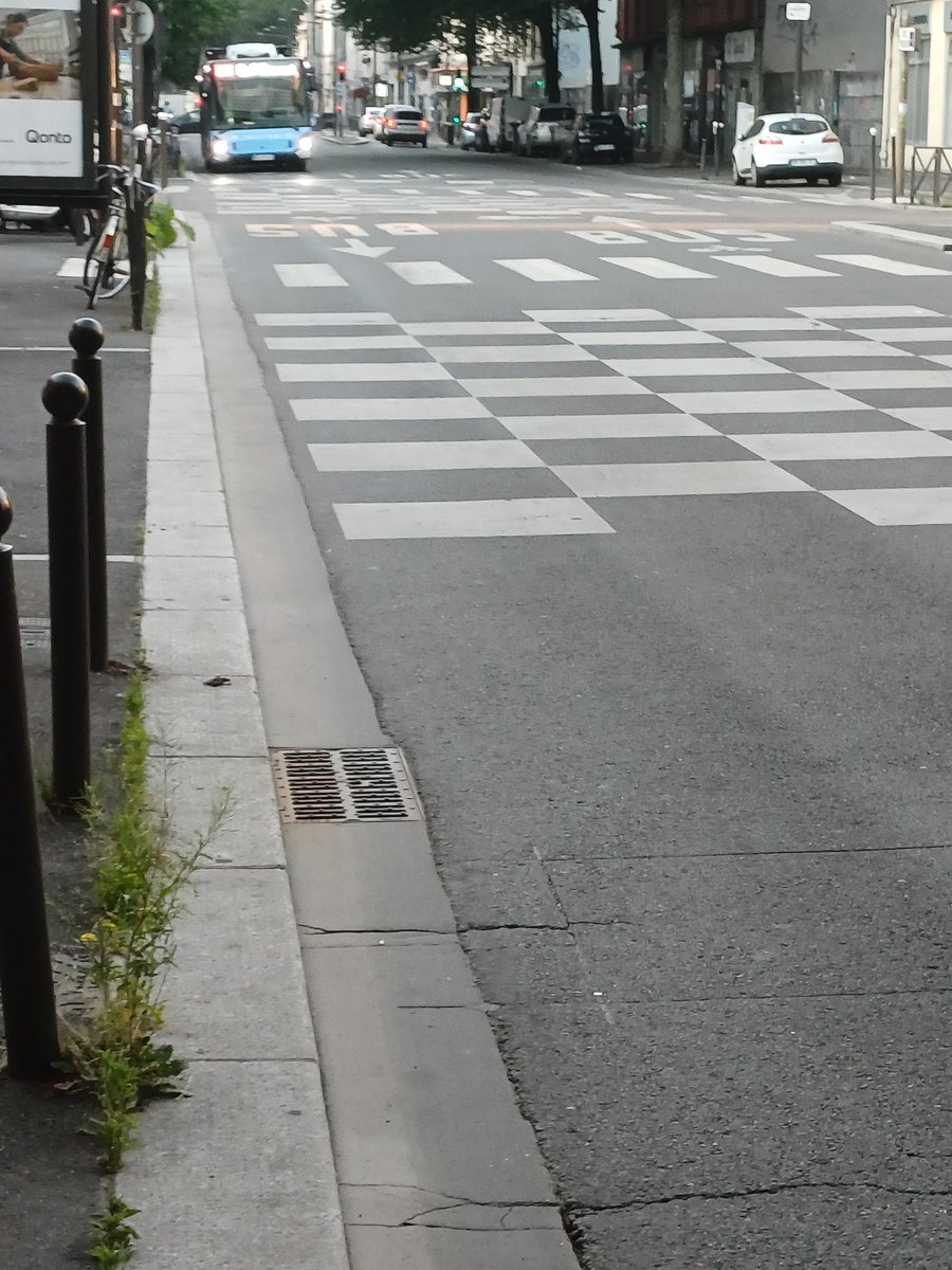 amani2009's tweet photo. @ClientsRATP @IDFmobilites @mairieivry bjr votre appli n'est jamais a l'heure bus arrivera dans 9mn  d'habitude il passe vers 6:25 il est arrivé a l'heure habituelle et tjrs annoncée sur appli 9 mn ? il fait jour pensez a la sécurité des femmes qui partent tôt https://t.co/CcmN9oQ39m