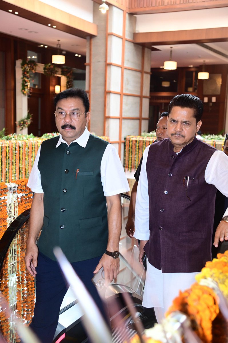 BhupenKBorah's tweet photo. Delighted to accompany the Hon’ble Speaker  on the way to the Assembly on the last day of the first session. https://t.co/qn8CCu37FN