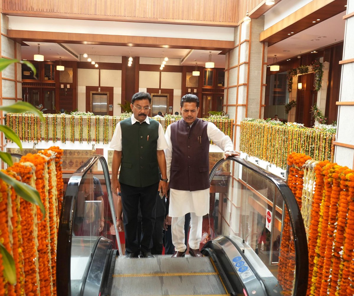 BhupenKBorah's tweet photo. Delighted to accompany the Hon’ble Speaker  on the way to the Assembly on the last day of the first session. https://t.co/qn8CCu37FN