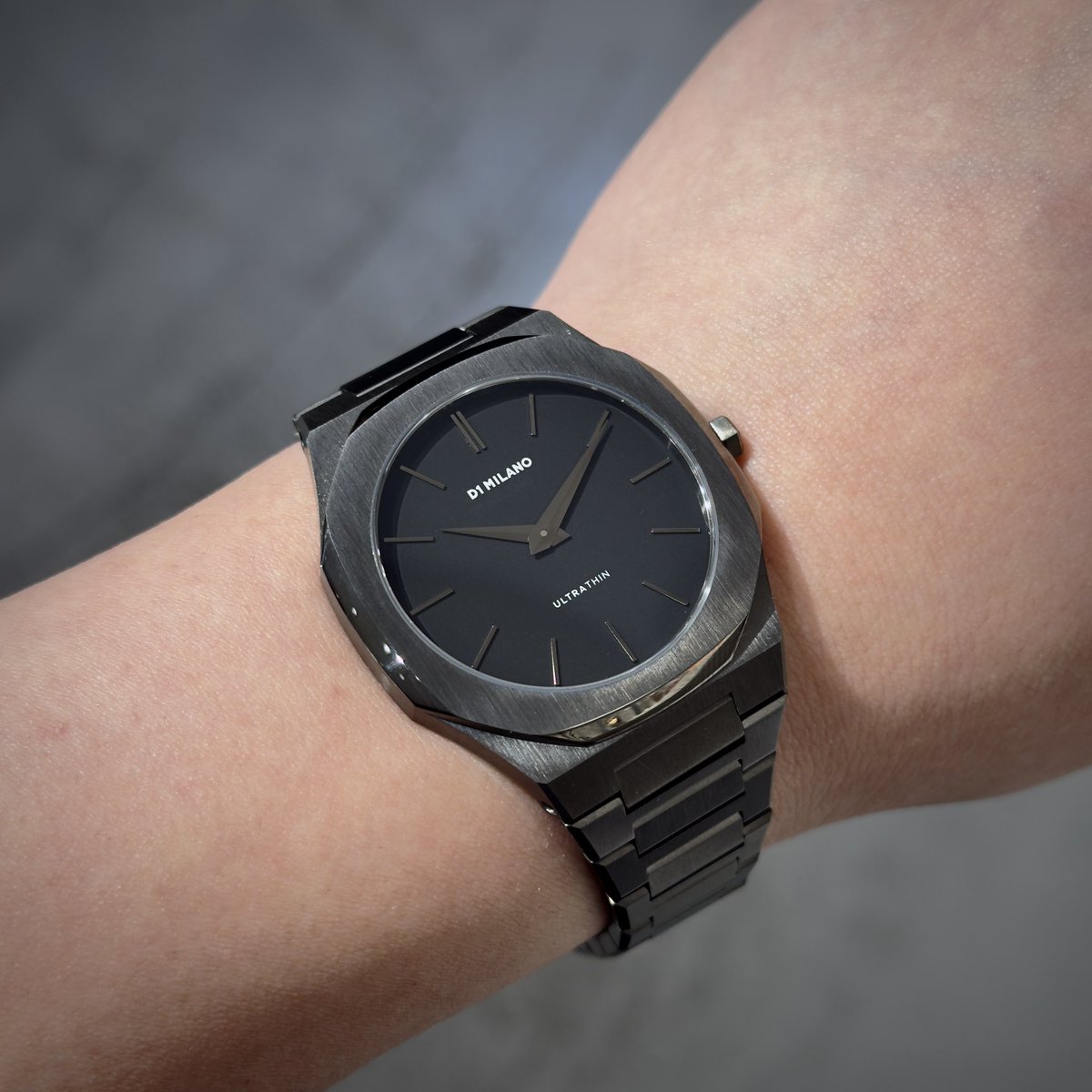 HMS_WatchStore tweet media