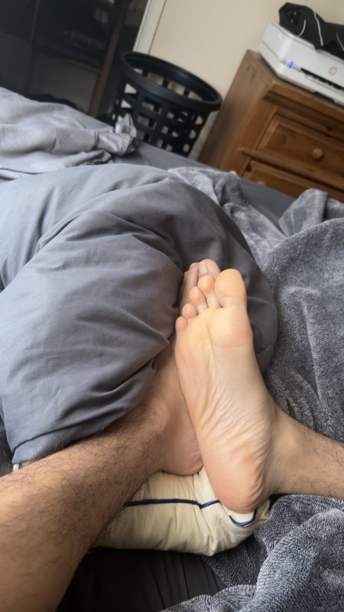 guap0eric's tweet photo. #feet https://t.co/DM4sUOhL4p