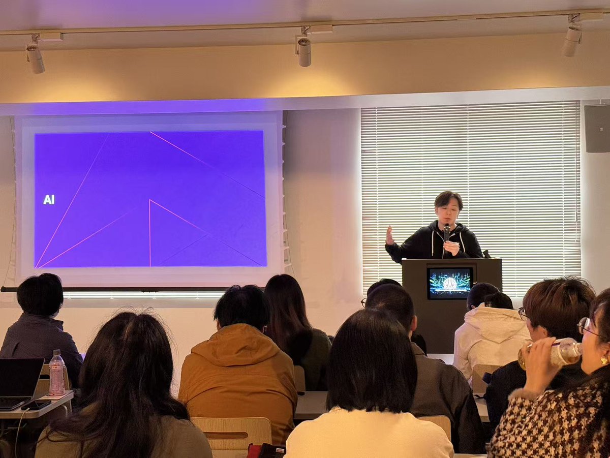 LinkoraAI's tweet photo. 5月23日開催のオープンデーは、大盛況のうちに幕を閉じました！AIのビジネス実装をテーマに、活躍するビルダーたちが実践的な知見を共有。現場の熱気は凄まじく、ハードウェア体験デモで及ぶ白熱した議論が交わされました。今後の展開に、ぜひご期待ください。
#DX推進 #AIエージェント #ビジネス実装 https://t.co/XnDTlVHLtU