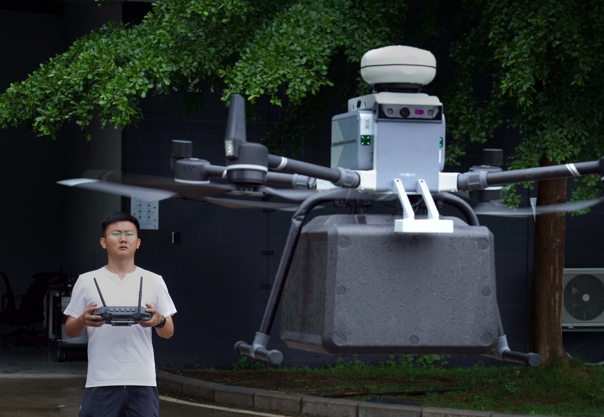 ChinaDaily's tweet photo. South China's #Guangdong province pledged to build a modern industrial system that leverages the province's unique characteristics and advantages, and boasts strong competitiveness through scientific and technological innovation in the coming five years. #FiveYearStrides https://t.co/xscgcU9v8F