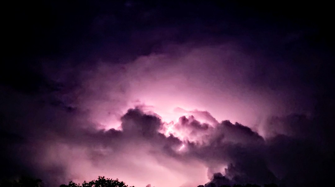michaelwx6's tweet photo. Very nice lightning earlier tonight https://t.co/dZqhqWCrl4