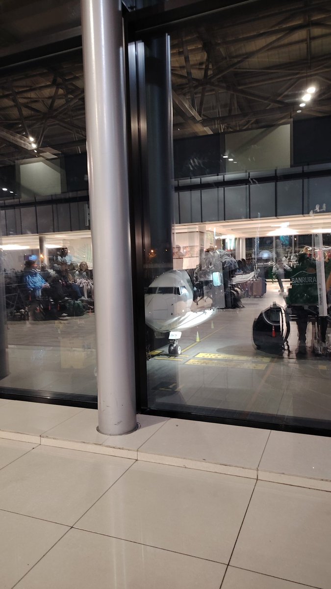 _MsAle_'s tweet photo. Subiendo aviones porque subirme en él ya no es opción. Hay vengo al rato... https://t.co/QaIVQXU7vF