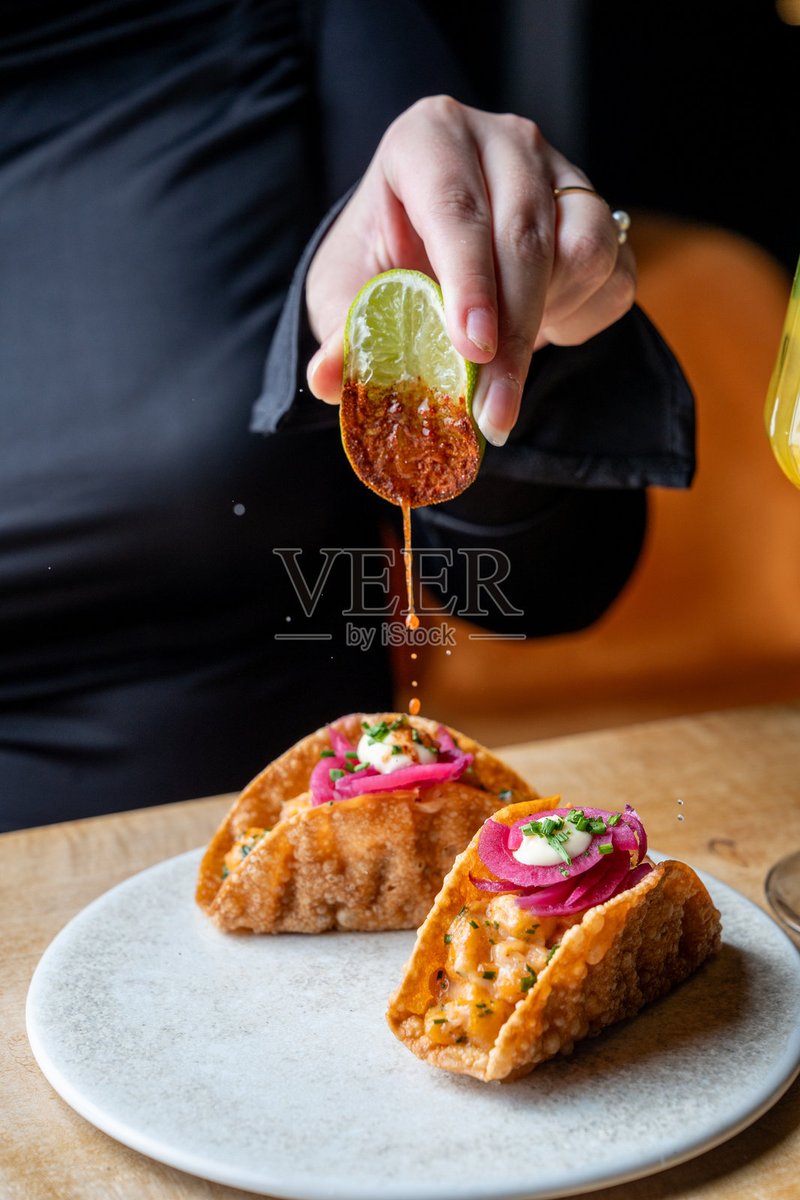 JohnnyDubwalker's tweet photo. Late-night snack run = ultimate vibe  Crispy street tacos with fresh cilantro u0026 lime hit different after a long day—no regrets here! #StreetFoodMagic https://t.co/gExbZ3AEFy