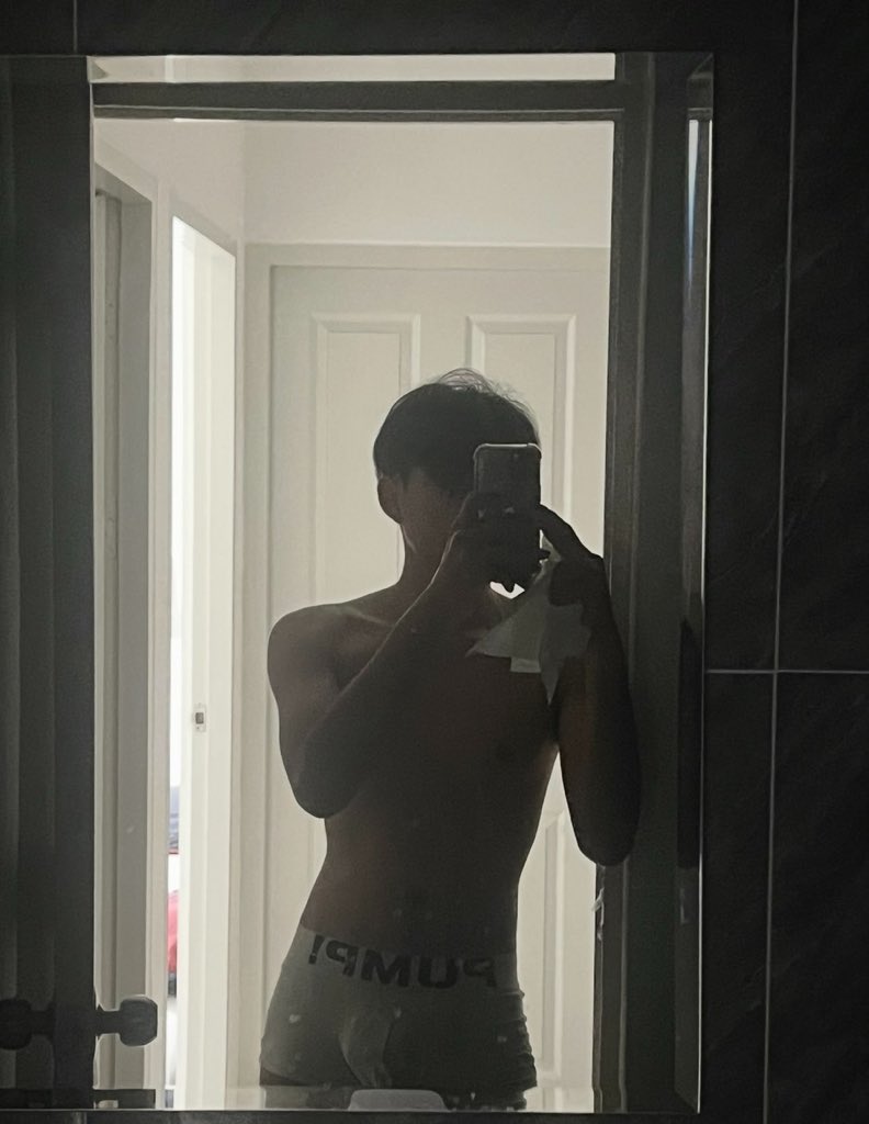 N_arxus's tweet photo. ทำไรหนุ่ม https://t.co/zP2ciUcUrv
