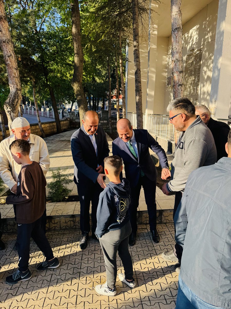 akorenkaymakam's tweet photo. 📍Bayramın Manevi İklimi Paylaşıldı

✅ Kaymakamımız Sn. İsa BERTAN ve Belediye Başkanı Sn. İsmail ARSLAN’ın katılımıyla, Büyük Camii’nde bayram namazı sonrası vatandaşlarımızla bayramlaşma programı gerçekleştirildi. https://t.co/DrNB2QJEro