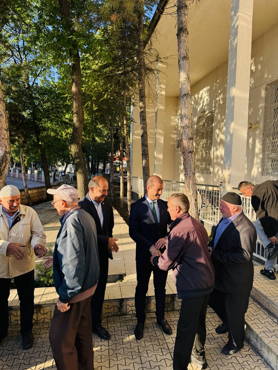 akorenkaymakam's tweet photo. 📍Bayramın Manevi İklimi Paylaşıldı

✅ Kaymakamımız Sn. İsa BERTAN ve Belediye Başkanı Sn. İsmail ARSLAN’ın katılımıyla, Büyük Camii’nde bayram namazı sonrası vatandaşlarımızla bayramlaşma programı gerçekleştirildi. https://t.co/DrNB2QJEro