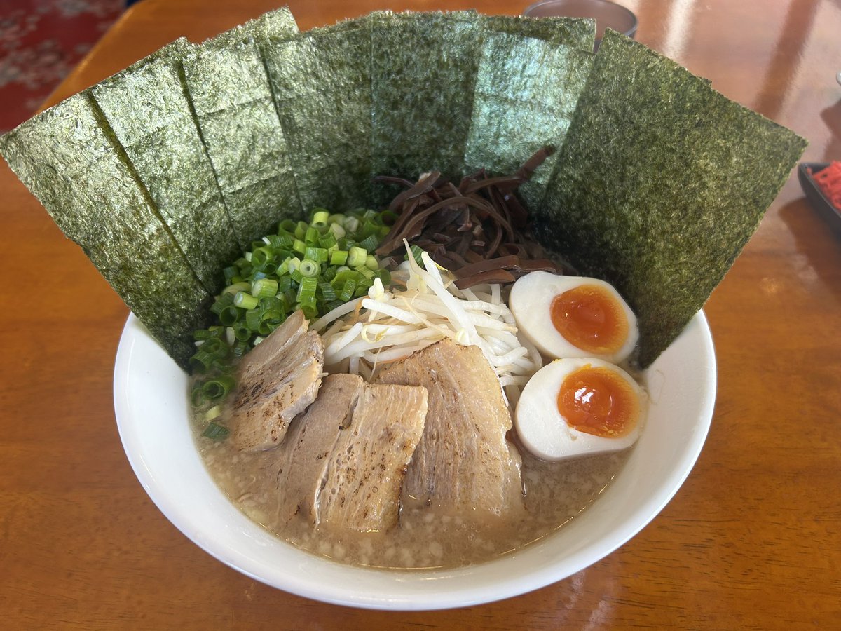 1976dada's tweet photo. 今年の100杯目は　波蔵
波蔵ラーメン全部載せ🍜

定期的に通ってる店ですが　変わらず好きなラーメンです🍜
美味しかった😋

ご馳走様でした🍜 https://t.co/D8EEPGqVoA