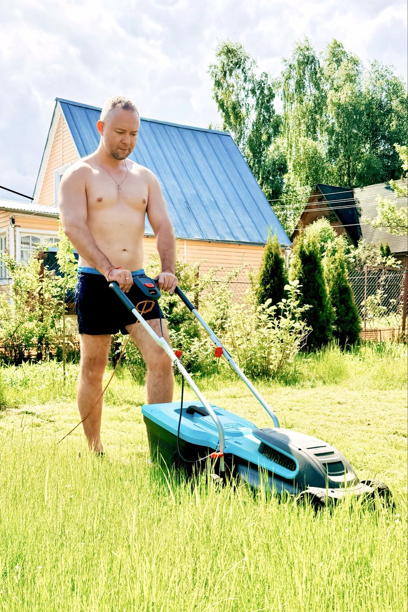 AlexDaid's tweet photo. Фотки с дачи наконец-то дошли до публикации. Мораль простая: человеку иногда надо просто выдать мангал и природу. 🍖🔥🏡 https://t.co/up6mdIl9Q6