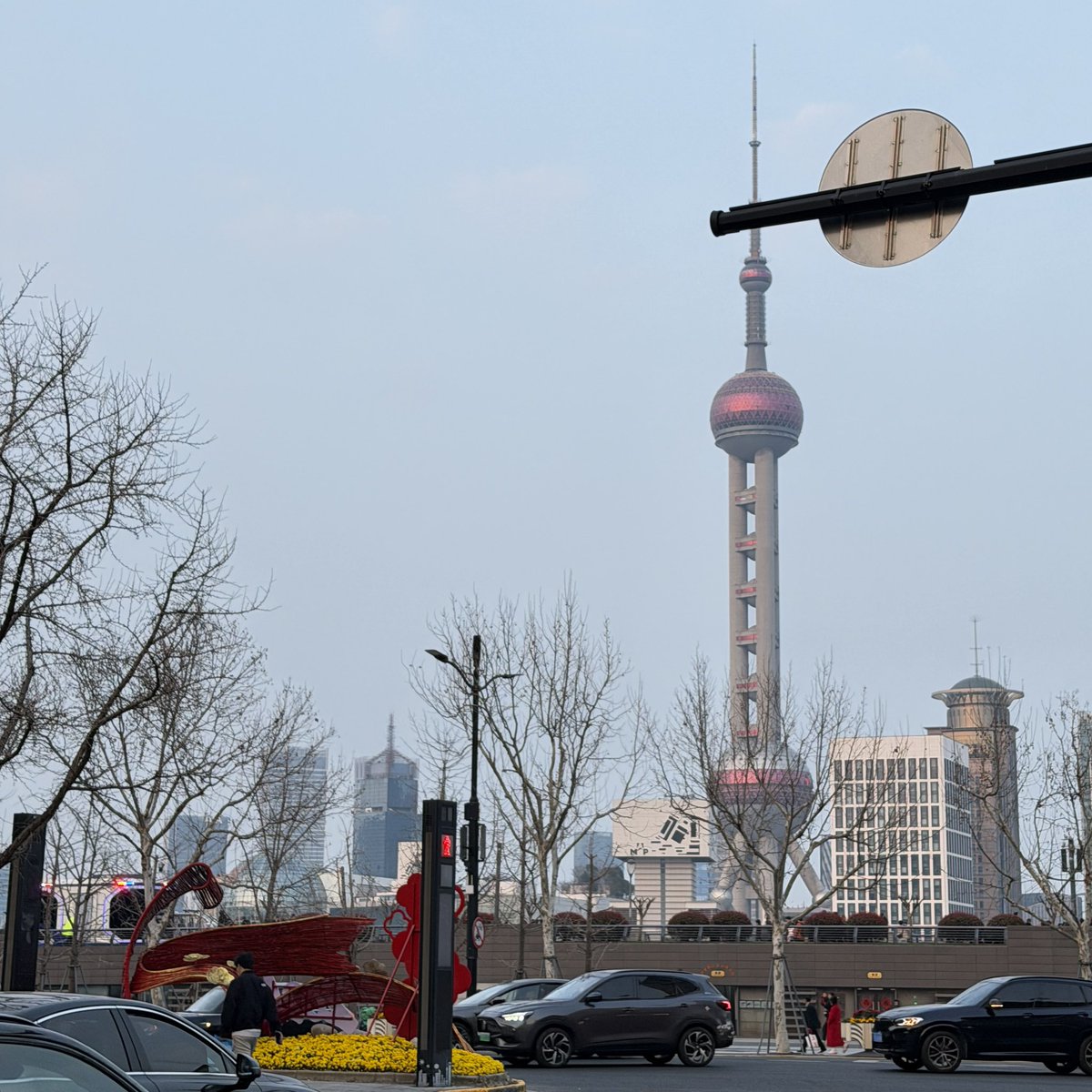 mewithhome's tweet photo. อยากแนะนำที่แรกคือ the bund บรรยากาศดีแบบต้องไปให้ได้ครั้งนึง มุมถ่ายรูปเยอะ ถ้าถ่า���รูปไม่เก่งเค้ามีตากล้องจีนพร้อมบริการเราอยู่ทุกจุด ไปนั่งมองวิวเฉยๆยังได้เลย ㅜ-ㅜ🫶🏻 https://t.co/4DCHiOHknZ