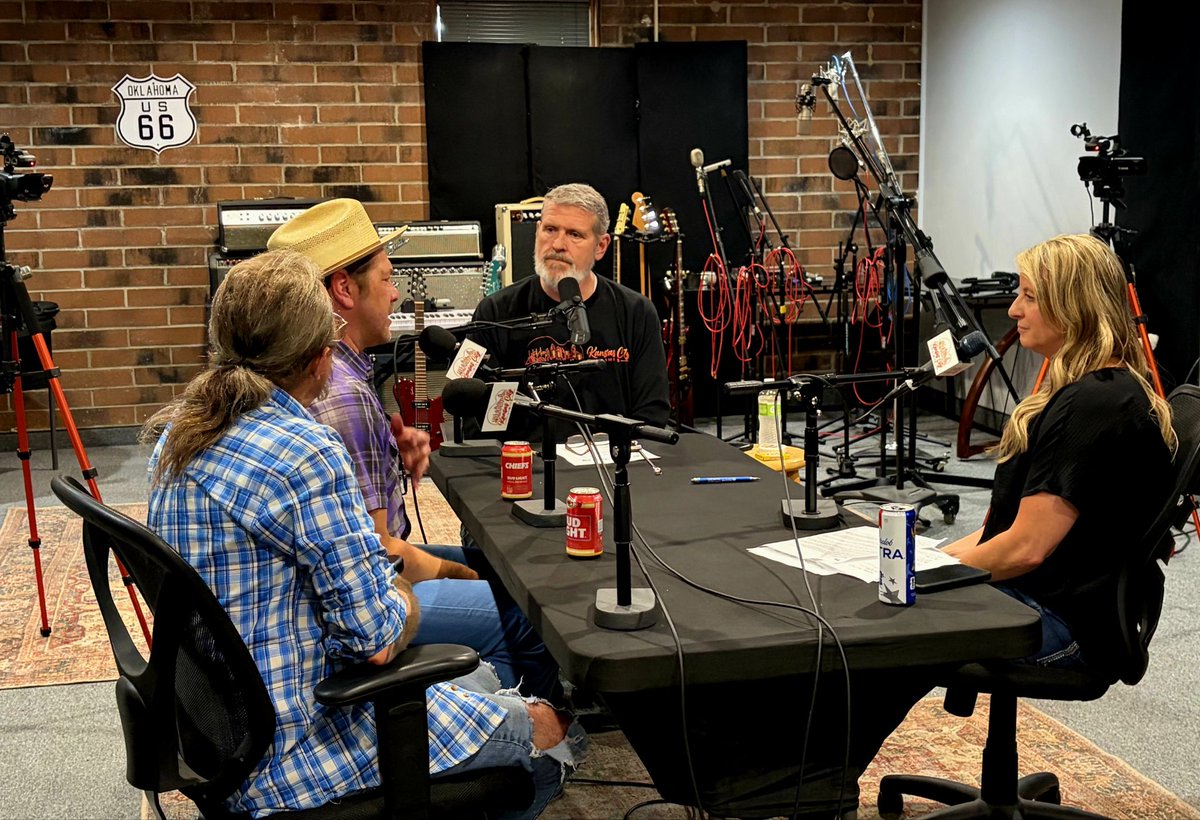 jecornwell's tweet photo. We had a great show with Michael Tipton,  Aaron Lewis, and our co-host for the night, Deann Kinsch!

Look for this show release next week.

#kansascitylimits #kclshow #michaelbtiptonmusic #aaronlewis #kcltvpodcast #deannkinsch #kclocallivemusic 

Find it @ https://t.co/IX7FBwe7w3 https://t.co/q1359Ikb7g